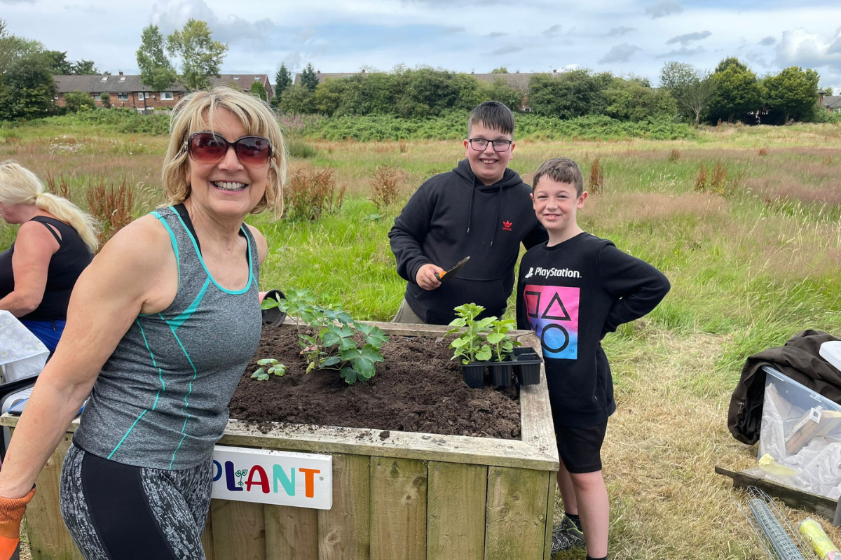 Litter picking community event encourages people to dig in